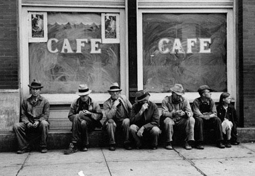 Photo: Cafe in Pikesville, Tennessee, 1936 (for the Farm Security Administration) ?Time Inc. Gelatin Silver print #1246