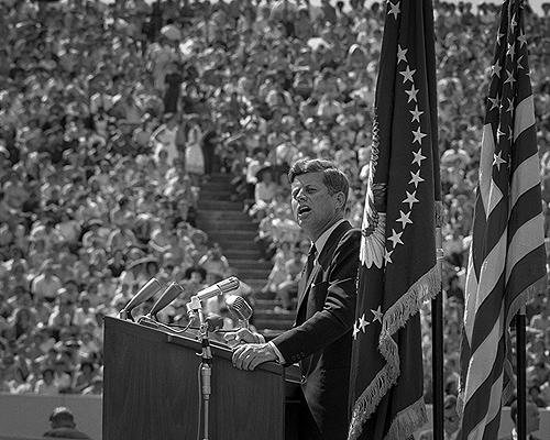 John F. Kennedy "We choose to go to the moon", Rice University, 1962<br/>