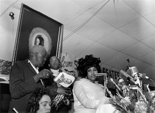 Aretha Franklin, SCLC Convention, July 1968 with Mrs. King in foreground