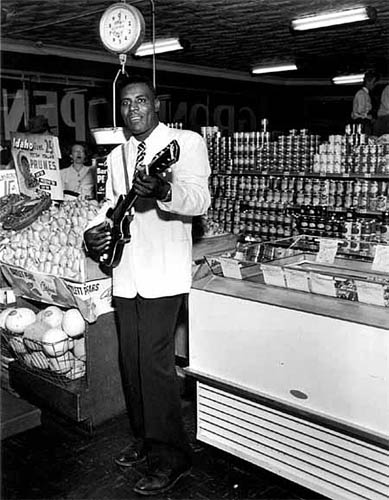 Howlin' Wolf, Memphis grocery store, ca 1951