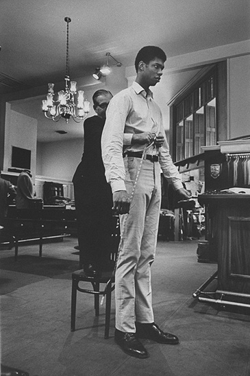 Lew alcindor at Beverly Hill Tailor, 1966