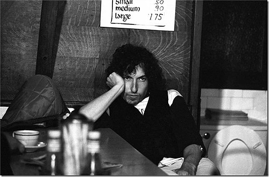 Bob Dylan in coffee shop