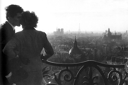 Les Amoureux de la Colonne Bastille, 1957