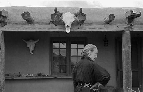 Georgia O'Keeffe and skull, Abiquiu, New Mexico, 1960<br/>