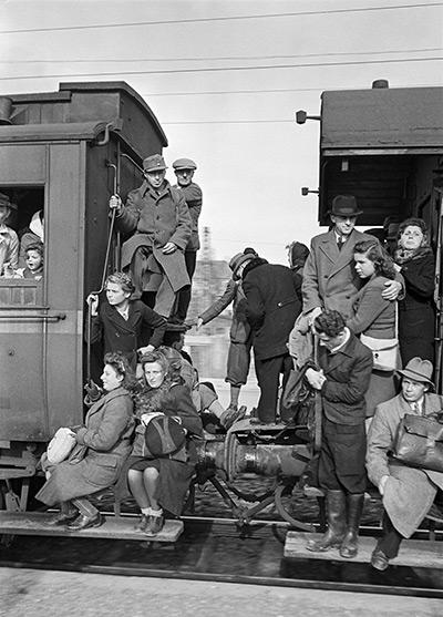 Photo: Packed Train, Germany, 1948 Archival Pigment Print #2387