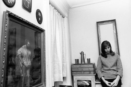 Barbara Streisand with empty frame, 1964