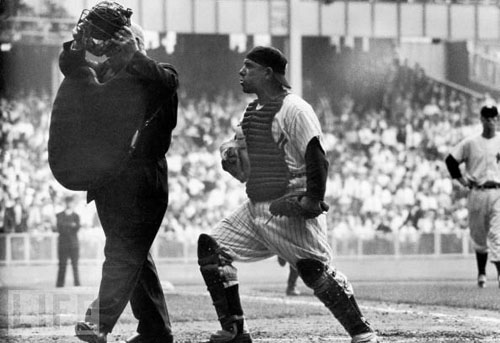 Photo: Yogi Berra stands at home plate at Yankee Stadium - NYP20150924101 