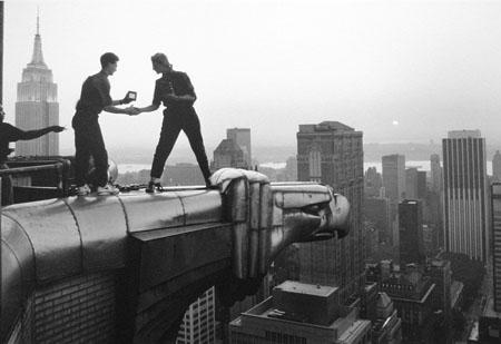 Annie Leibovitz and assistant Robert Bean on the Chrysler Building, New York City, 1991<br/>