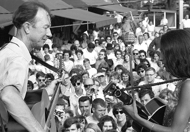 Pete Seeger with Joan Baez, Newport Folk Festival, 1964