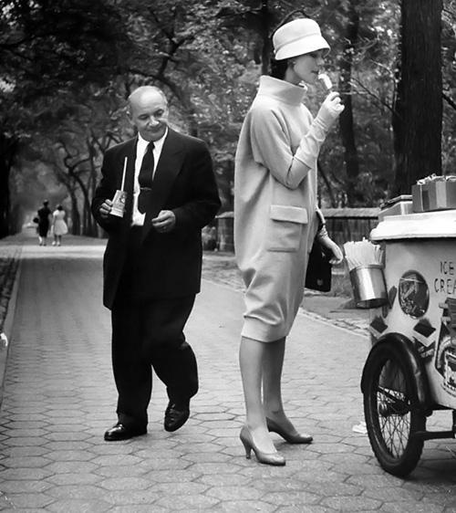"Bag Fashion", Central Park, NY, 1957<br/>