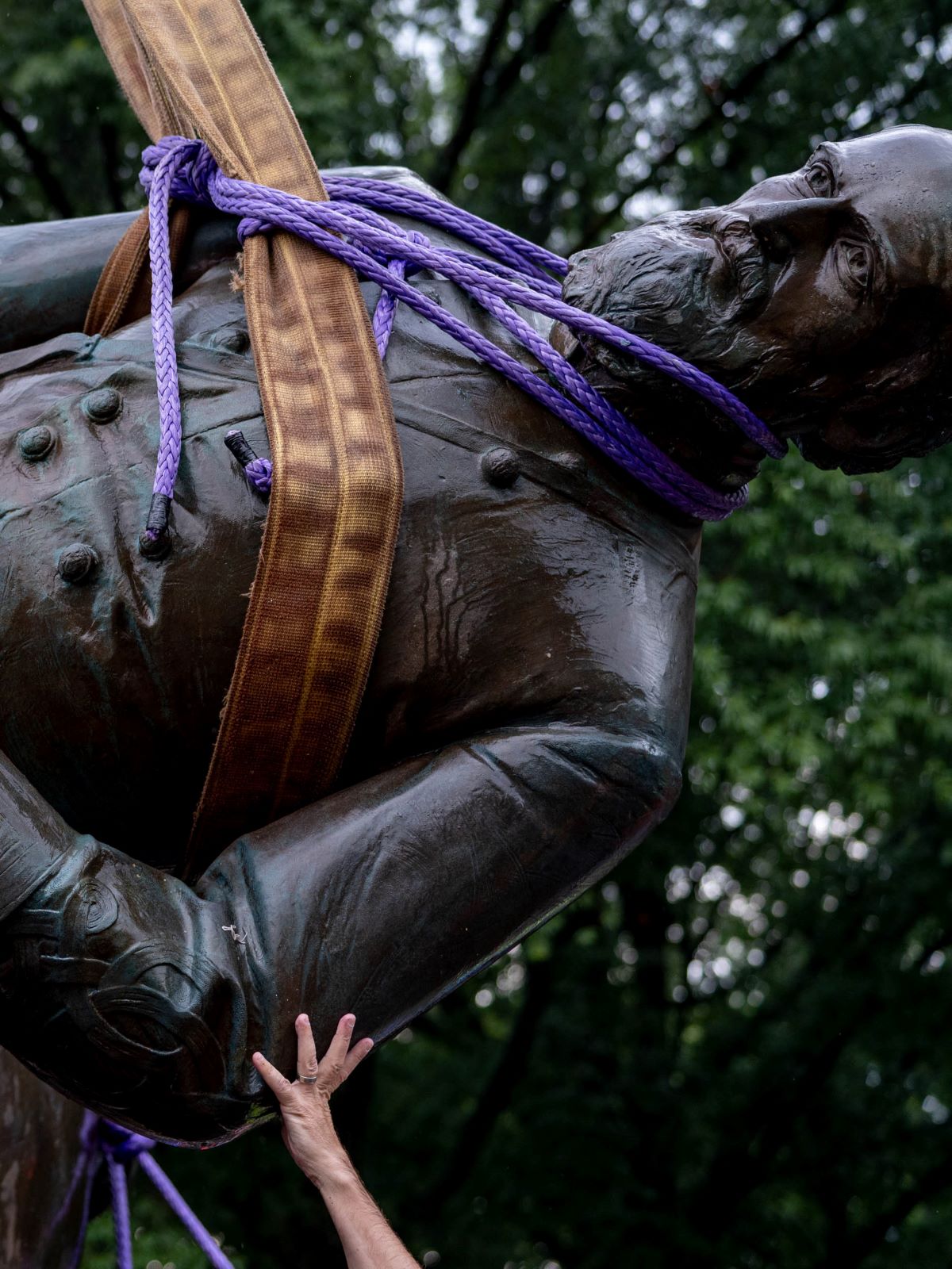 Stonewall Jackson with purple rope and hoist around neck,, Richmond, Virginia, July 1, 2020