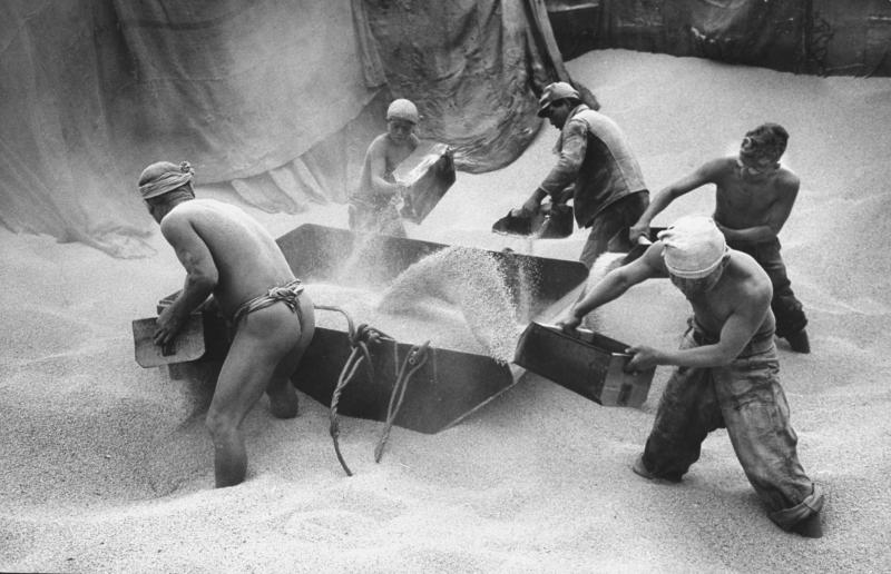 Photo: Unloading Rice at Kobe, Japan,. 1949 Gelatin Silver print #2705
