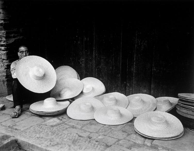 Photo: Hat seller, Lanchow, China, 1941 Gelatin Silver print #2708