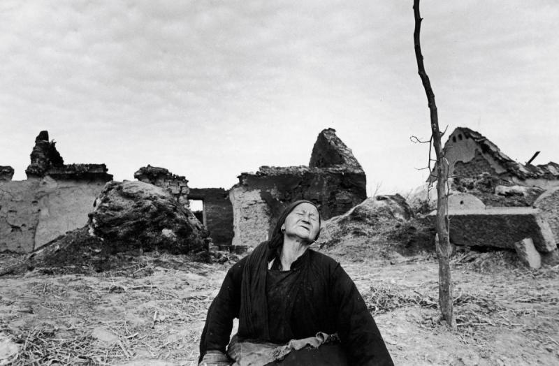 Photo: Woman Mourning in the Ruins Near Pengpu During the China Wars,.1948  Gelatin Silver print #2711