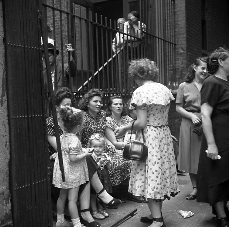 Photo: Women at Gate, New York, c. 1946-1950 Gelatin Silver print #2718