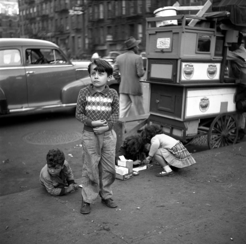 Photo: Boy and Pushcart, New York, c. 1946-1950 Gelatin Silver print #2721