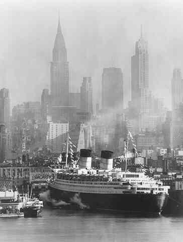 Queen Elizabeth in New York Harbor (?Time Inc.)<br/>
