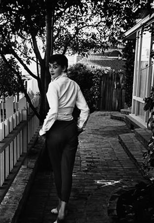 Audrey Hepburn in front of her Beverly Hills apartment during the shooting of the film Sabrina, 1953