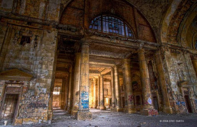 Image #2 for ERIC SMITH'S PHOTOGRAPHS OF DETROIT'S HAUNTING DEPOT IN PRESERVATION MAGAZINE