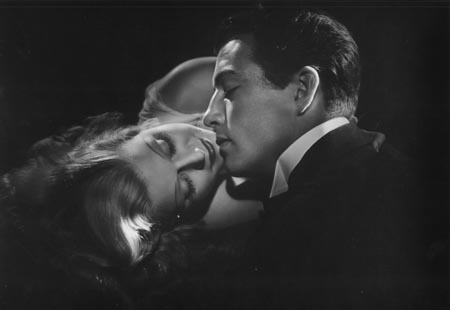 Jean Harlow kissing Robert Taylor,